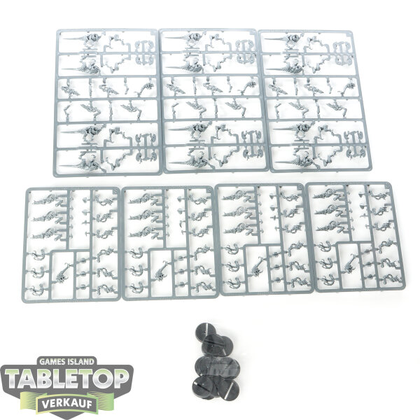 Tyraniden - 12 Termagants & 1 Ripper Swarm classic - im Gussrahmen