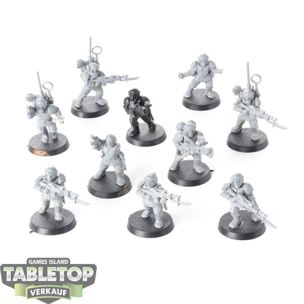 Astra Militarum - 10x Cadian Shock Troops klassisch - teilweise bemalt