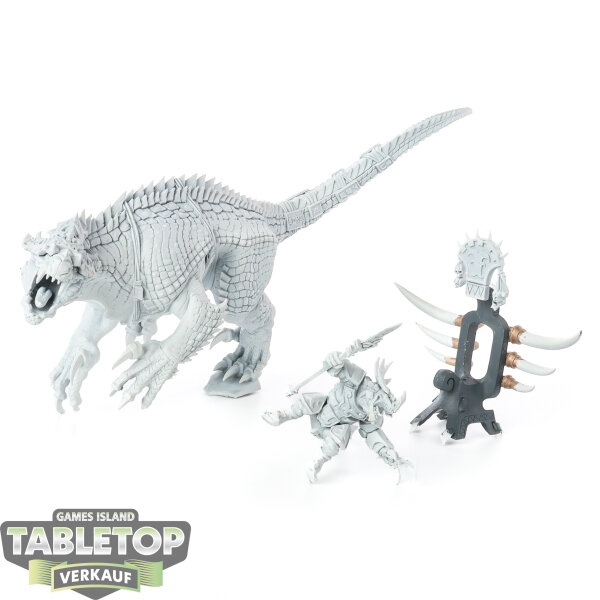 Seraphon - Saurus Oldblood on Carnosaur - grundiert