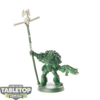 Space Marines - Company Standard Bearer - teilweise bemalt