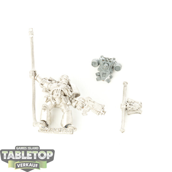 Space Marines - Company Standard Bearer - unbemalt