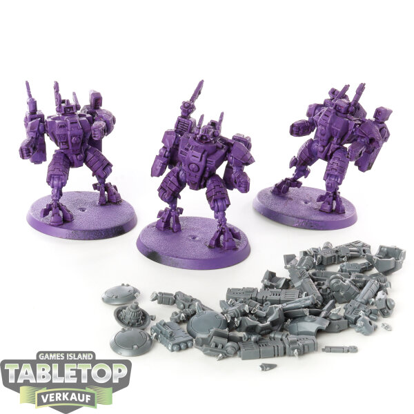 Tau Empire - 3 x XV8 Crisis Battlesuit Team - teilweise gebaut