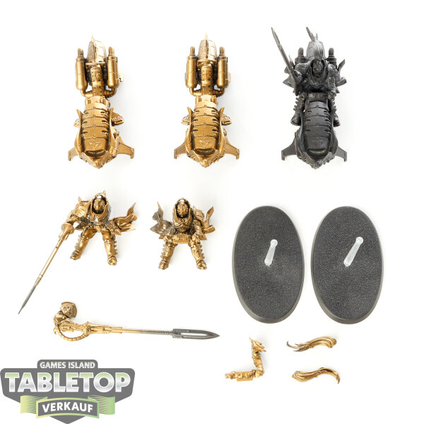 Adeptus Custodes - 3x Vertus Praetors - teilweise bemalt