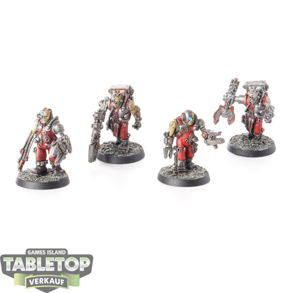 Space Marines - 4 Servitors klassisch - bemalt