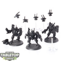 Tau Empire - 3 XV8 Crisis Battlesuit Team - grundiert