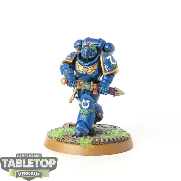 Ultramarines - Lieutenant Calsius - bemalt