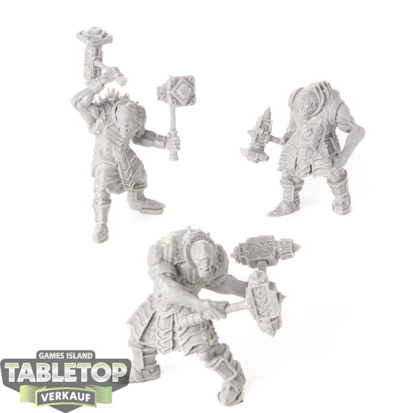 Kings of War - 3 Riftforged Orc Thunderseers - grundiert
