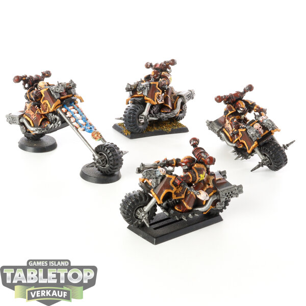 Chaos Space Marines - 4 Chaos Bikers klassisch - bemalt