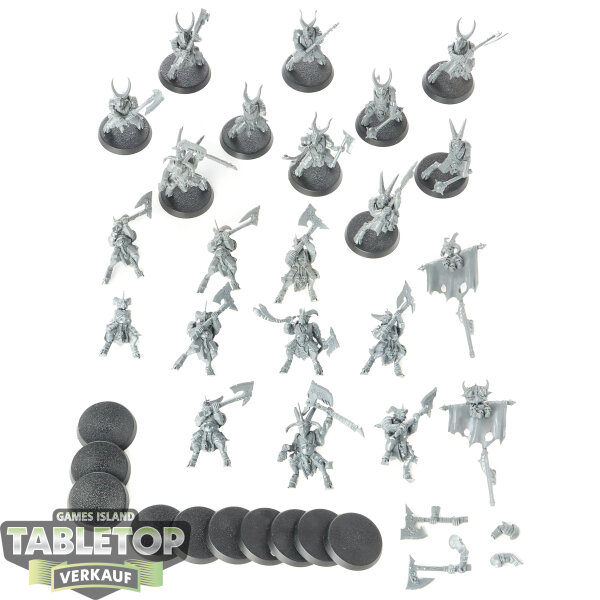 Beastmen Brayherds - 20 Bestigor Herd - teilweise gebaut