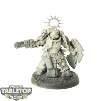 Space Marines - Lieutenant with Storm Shield - grundiert