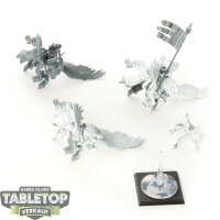 Kingdom of Bretonnia - 3 Pegasus Knights - teilweise bemalt