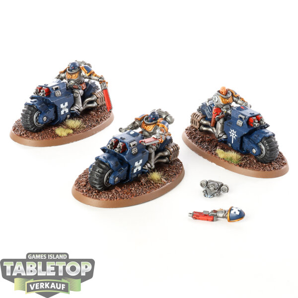 Space Marines - 3x Outriders - bemalt