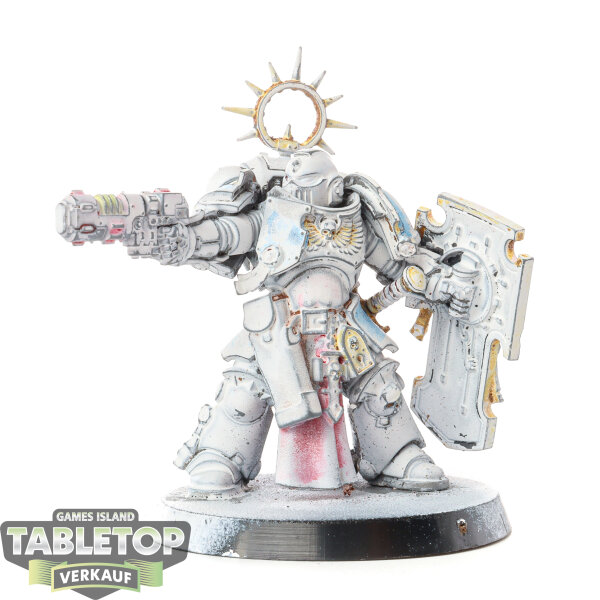 Space Marines - Lieutenant with Storm Shield - teilweise bemalt