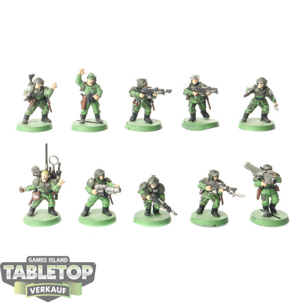 Astra Militarum - 10 x Cadian Shock Troops klassisch - bemalt