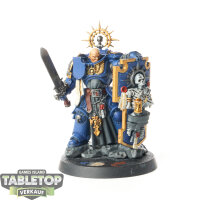 Space Marines - Captain with Relic Shield - bemalt