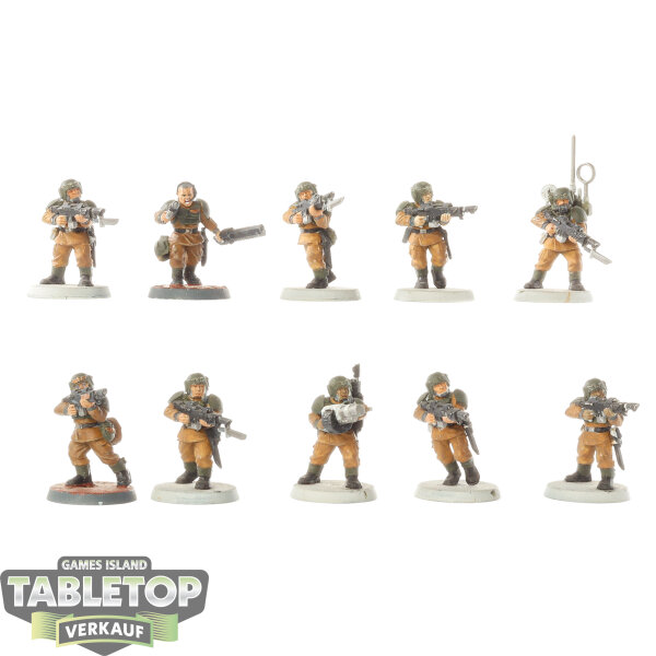 Astra Militarum - 10 Cadian Shock Troops classic - bemalt