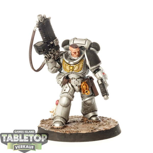Space Marines - Lieutenant classic - bemalt