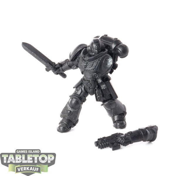 Space Marines - Lieutenant with Power Sword - grundiert