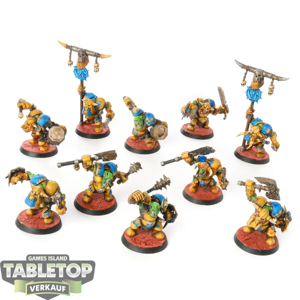 Orc & Goblin Tribes - 10 x Black Orc Mob - bemalt