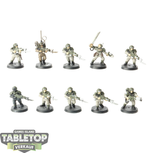 Astra Militarum - 10x Cadian Shock Troops klassisch - teilweise bemalt