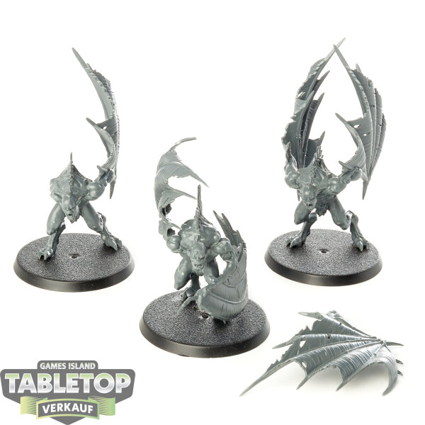 Flesh-eater Courts - 3x Crypt Infernal Courtier - unbemalt