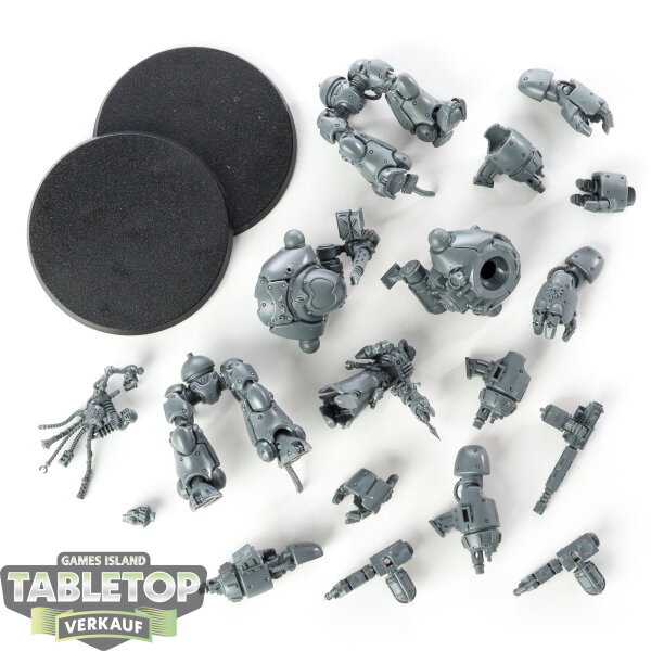 Adeptus Mechanicus - 2x Kastelan Robots & Cybernetica Datasmith - unbemalt