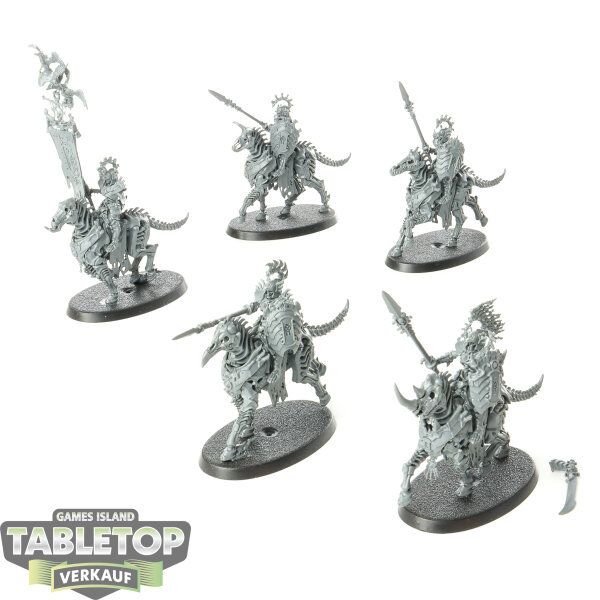 Ossiarch Bonereapers - 5 x Kavalos Deathriders - unbemalt