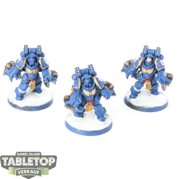 Ultramarines - 3 Aggressor Squad - bemalt