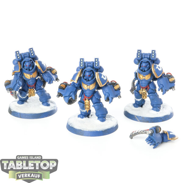 Ultramarines - 3 Aggressor Squad - bemalt