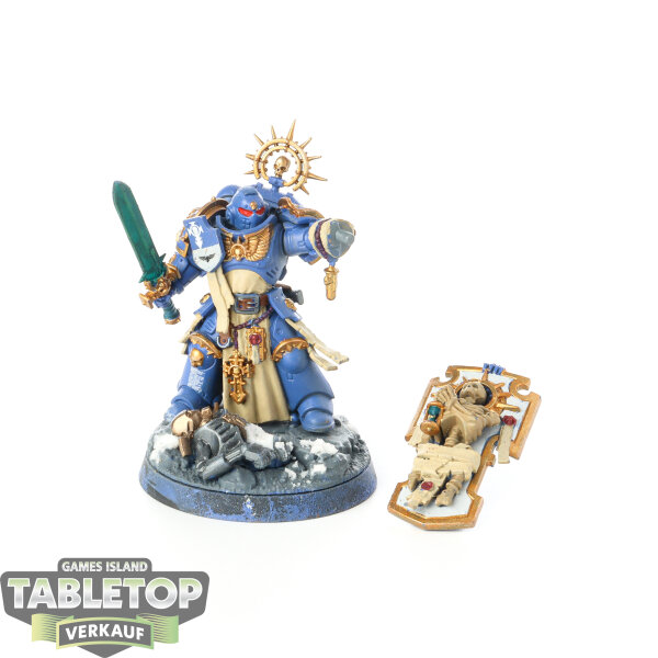 Ultramarines - Captain with Relic Shield - bemalt