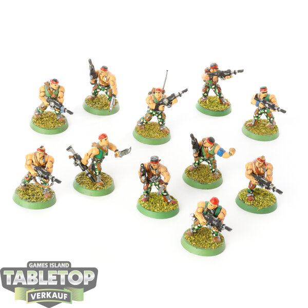 Astra Militarum - 11x Catachan Jungle Fighters - bemalt