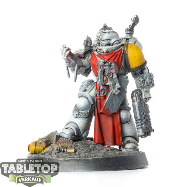 Space Marines - Apothecary - teilweise bemalt