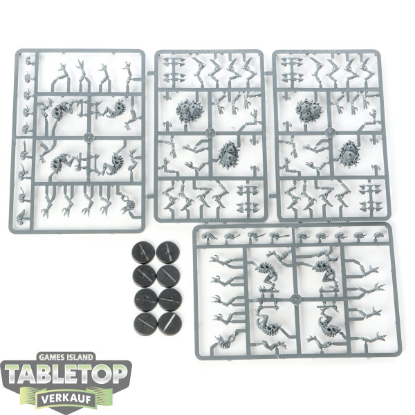 Tyraniden - 8x Genestealers klassisch - im Gussrahmen