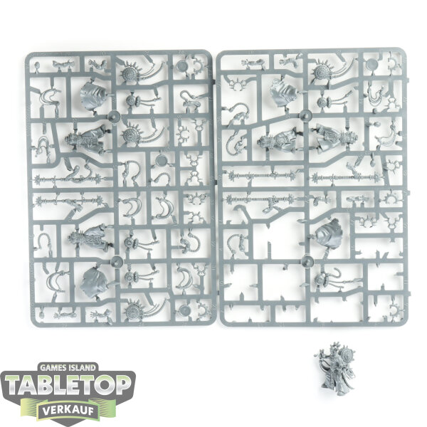 Adeptus Mechanicus - 5x Fulgurite Electro-Priests - teilweise gebaut