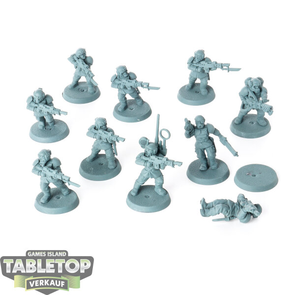 Astra Militarum - 10 Cadian Shock Troops classic - grundiert