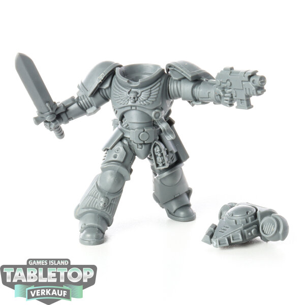 Space Marines - Lieutenant with Power Sword - unbemalt