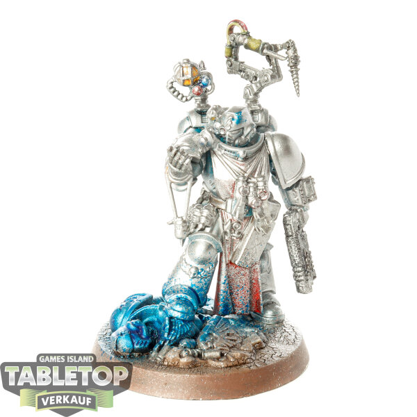 Space Marines - Apothecary - teilweise bemalt