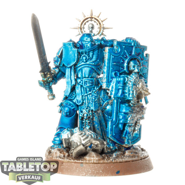 Space Marines - Captain with Relic Shield - teilweise bemalt