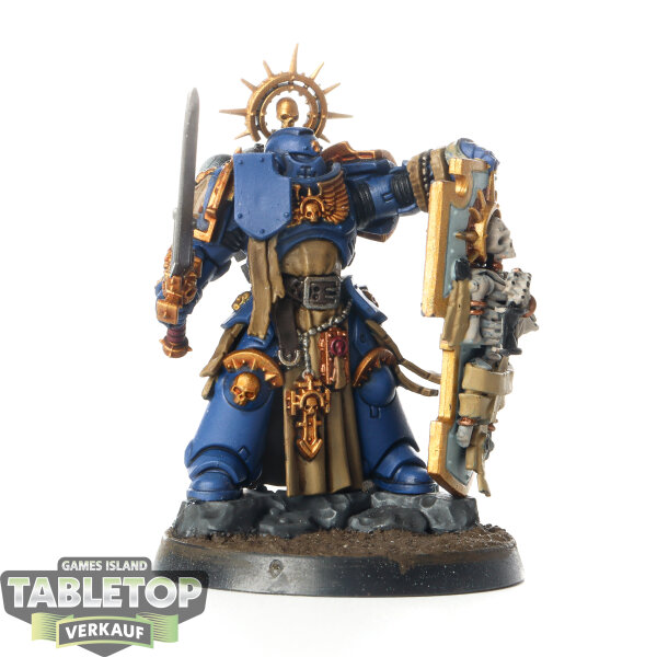 Ultramarines - Captain with Relic Shield - teilweise bemalt
