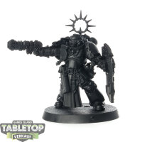 Space Marines - Lieutenant with Storm Shield - grundiert