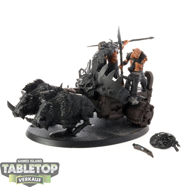 Orc & Goblin Tribes - Orc Boar Chariots - teilweise bemalt