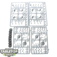 Tyraniden - 8x Genestealers klassisch - im Gussrahmen