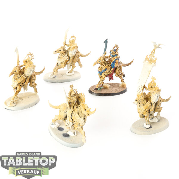 Ossiarch Bonereapers - 5x Kavalos Deathriders - teilweise bemalt
