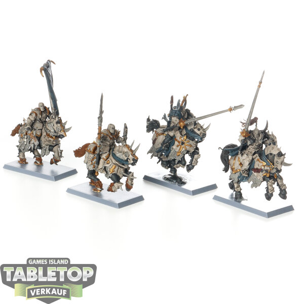 Slaves to Darkness - 4x Chaos Knights - teilweise bemalt