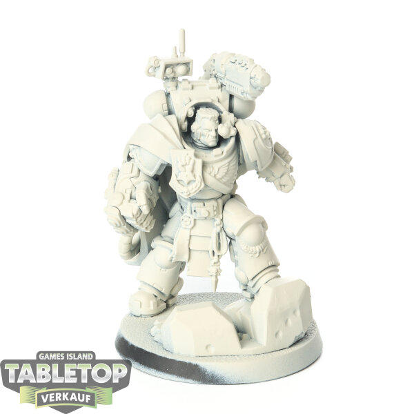 Imperial Fists - Tor Garadon - grundiert