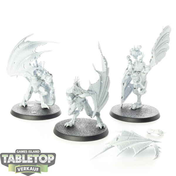 Flesh-eater Courts - 3 x Crypt Flayers - teilweise bemalt