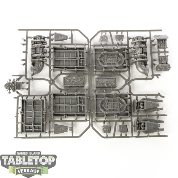 Gelände - Rogue Trader Space Ship Chairs Crates Escape Pod - im Gussrahmen