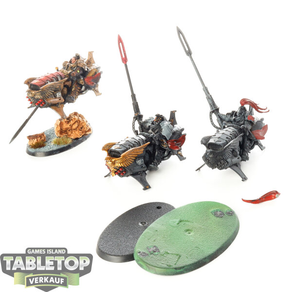 Adeptus Custodes - 3 Vertus Praetors - teilweise bemalt