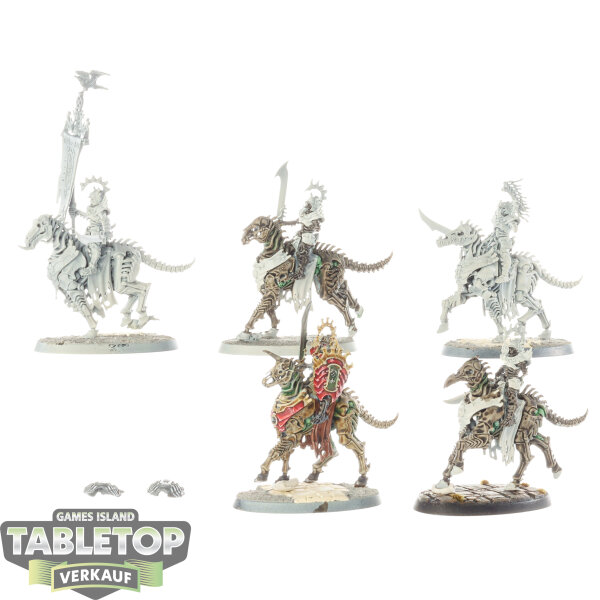 Ossiarch Bonereapers - 5x Kavalos Deathriders - teilweise bemalt