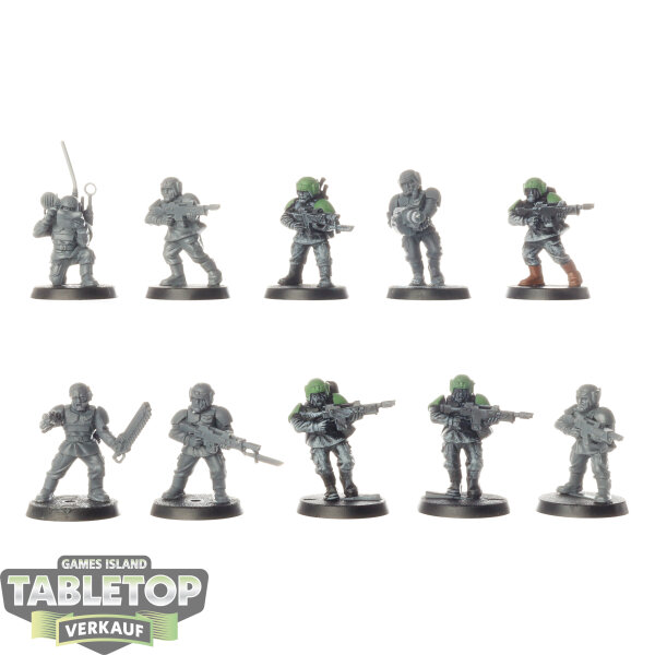 Astra Militarum - 10 Cadian Shock Troops classic - teilweise bemalt